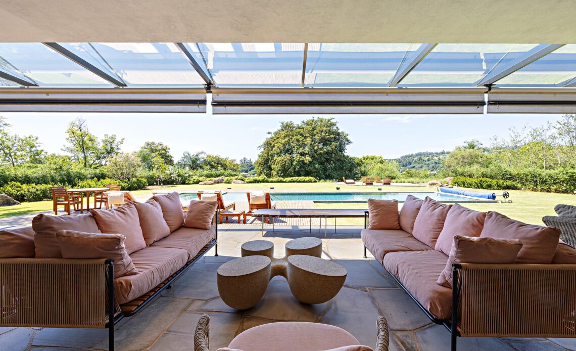 Arquitetura contemporânea e integração com a natureza na Fazenda da Grama