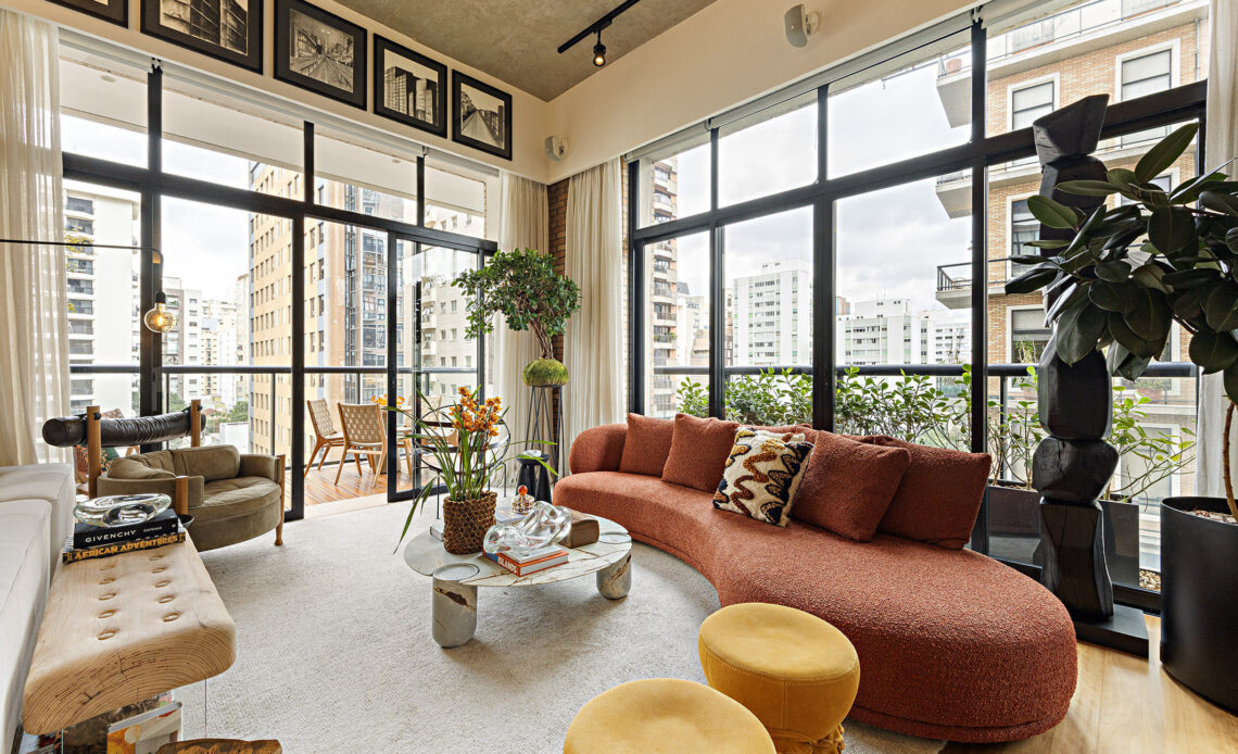 Apartamento no Itaim combina arquitetura contemporânea e vida a pé